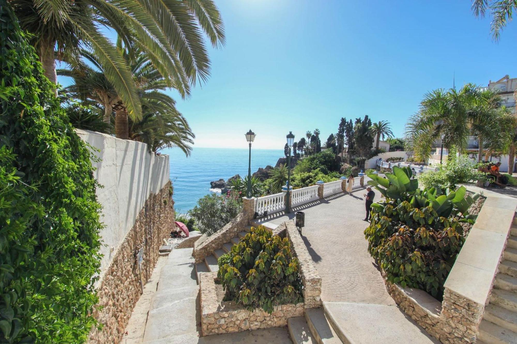 Atico Jimena Granada En El Centro De Nerja Apartment Exterior foto
